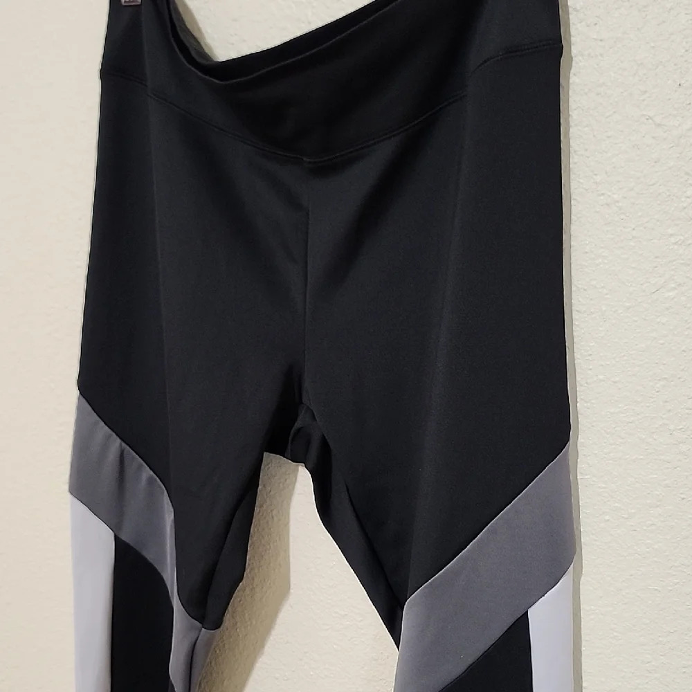 Adidas Black and Gray Leggings - Picture 4 of 9